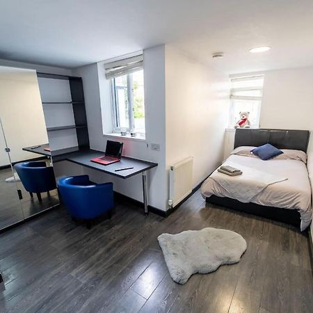 Studio Close To Selly Oak Train Station Birmingham Exteriör bild